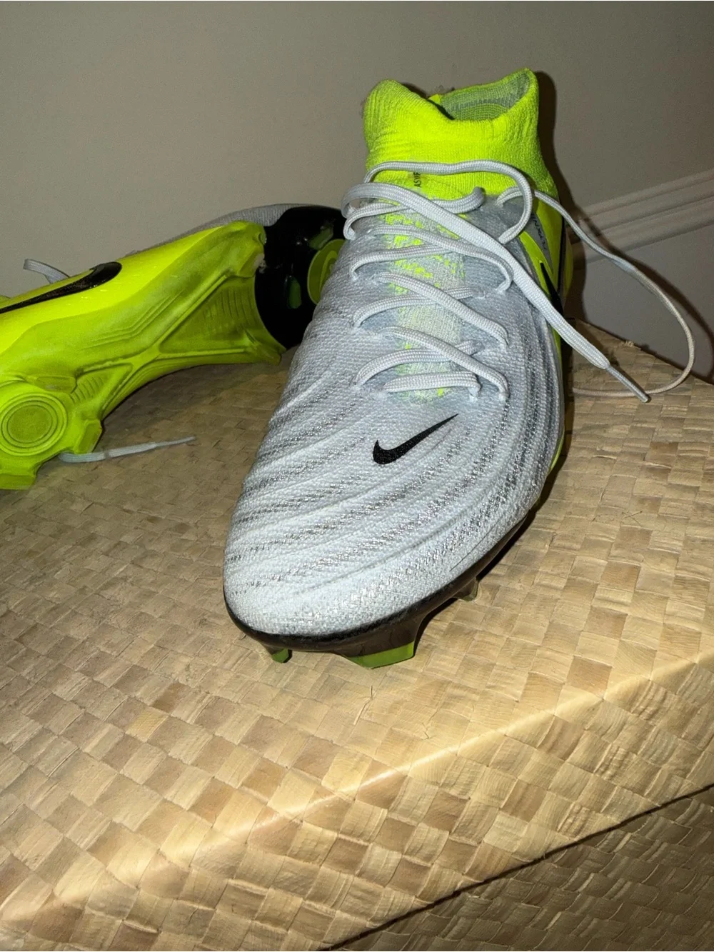 Nike PRO Phantom Luna 2 Pro FG Mad Voltage Soccer Cleats Men’s 8 FJ2575-003